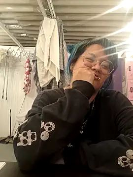 lucky-leah online show from 06/05/26, 03:33