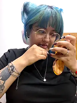 Snapshot of lucky-leah chatting on 02/19/26, 04:20 lucky-leah online show from 02/19/26, 04:20