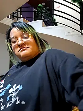 lucky-leah online show from 11/19/25, 03:06