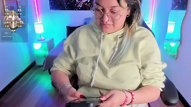 lucky-leah online show from 11/25/25, 03:51