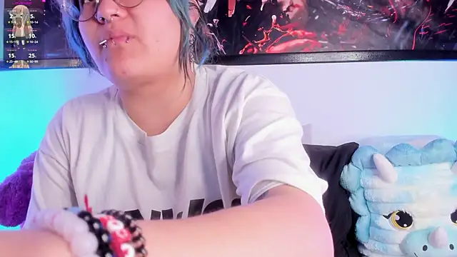 Snapshot of lucky-leah chatting on 07/19/26, 03:37 lucky-leah online show from 07/19/26, 03:37