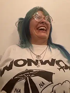 Snapshot of lucky-leah chatting on 03/03/26, 03:35 lucky-leah online show from 03/03/26, 03:35