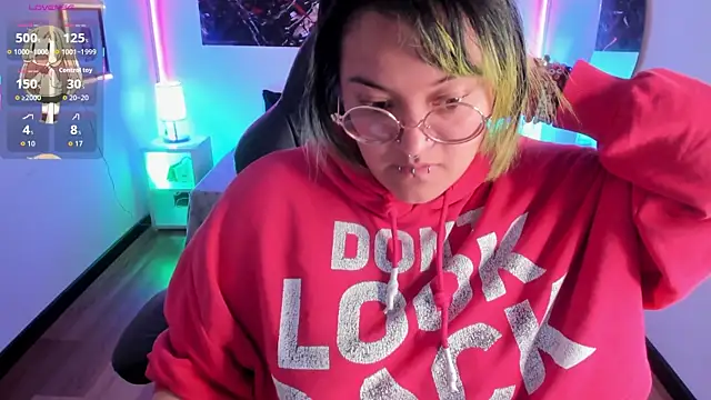 lucky-leah online show from 11/06/25, 03:43