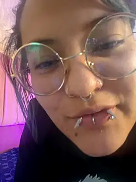 Snapshot of lucky-leah chatting on 06/25/26, 03:48 lucky-leah online show from 06/25/26, 03:48