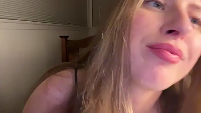 YUMIandbigWOLF online show from 04/21/26, 03:57