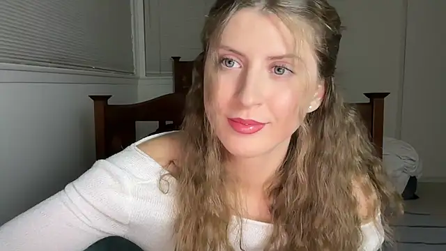 Snapshot of YUMIandbigWOLF chatting on 11/17/25, 11:53 YUMIandbigWOLF online show from 11/17/25, 11:53