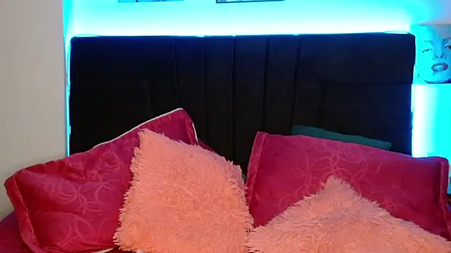 Snapshot of pearllatin chatting on 01/10/25, 11:50 pearllatin online show from 01/10/25, 11:50