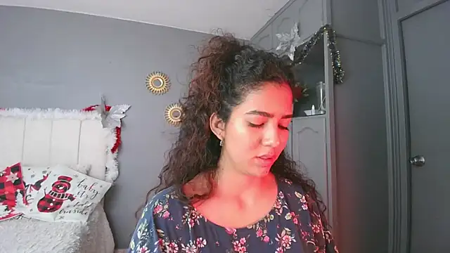 Snapshot of arteverena chatting on 12/30/24, 08:58 arteverena online show from 12/30/24, 08:58