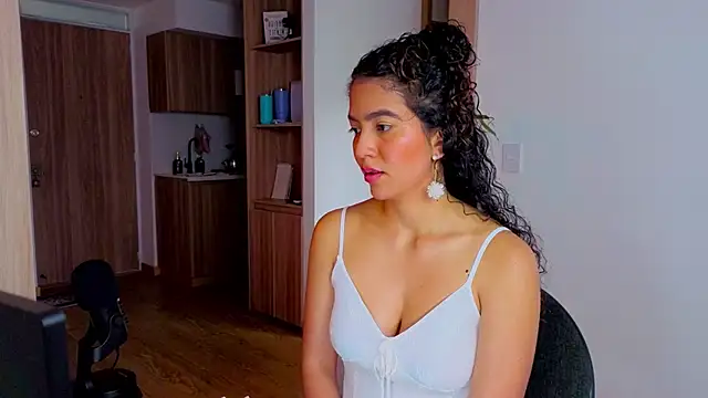 Snapshot of arteverena chatting on 04/14/26, 05:51 arteverena online show from 04/14/26, 05:51