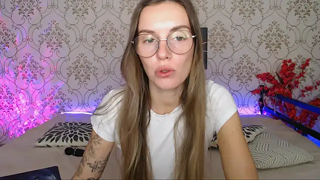 JulDoll online show from 10/19/25, 02:25