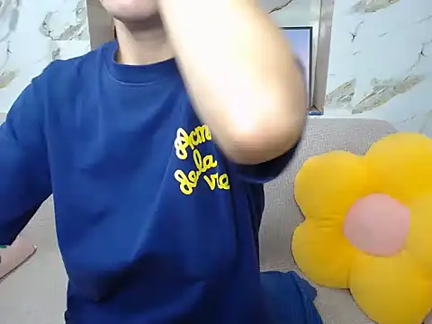 Love bug15 online show from 10/03/25, 03:20