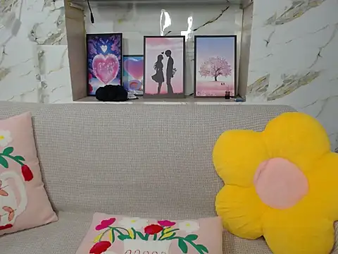 Love bug15 online show from 10/04/25, 05:53