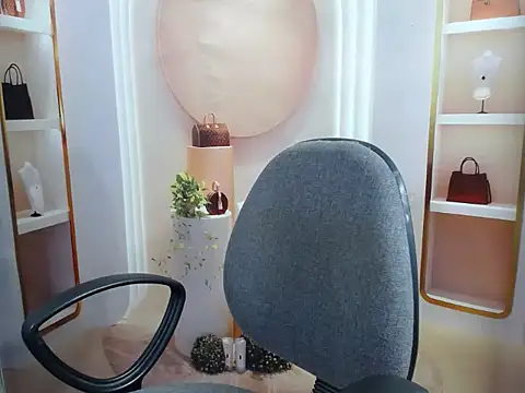 Snapshot of Love_bug15 chatting on 02/04/26, 01:00 Love bug15 online show from 02/04/26, 01:00