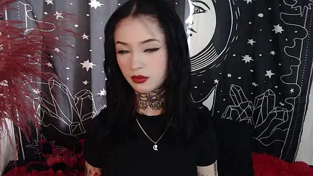 Snapshot of Isabella__dark chatting on 02/05/25, 08:35 Isabella dark online show from 02/05/25, 08:35
