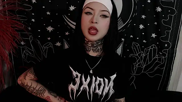 Snapshot of Isabella__dark chatting on 02/04/25, 11:49 Isabella dark online show from 02/04/25, 11:49