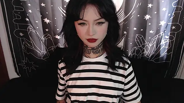 Snapshot of Isabella__dark chatting on 01/28/25, 08:58 Isabella dark online show from 01/28/25, 08:58