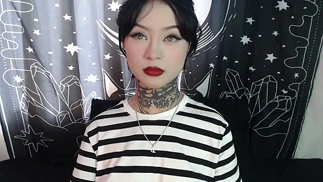 Snapshot of Isabella__dark chatting on 01/31/25, 08:22 Isabella dark online show from 01/31/25, 08:22