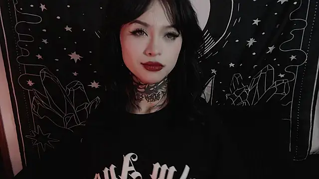 Snapshot of Isabella__dark chatting on 01/23/25, 03:05 Isabella dark online show from 01/23/25, 03:05