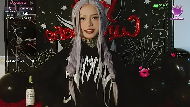 Snapshot of Isabella__dark chatting on 10/14/25, 01:28 Isabella dark online show from 10/14/25, 01:28