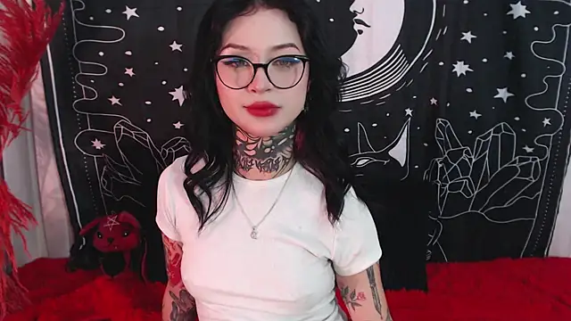 Snapshot of Isabella__dark chatting on 02/07/25, 11:45 Isabella dark online show from 02/07/25, 11:45