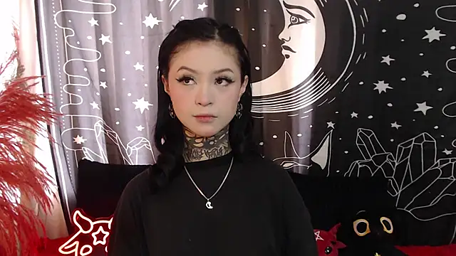 Snapshot of Isabella__dark chatting on 02/19/25, 07:37 Isabella dark online show from 02/19/25, 07:37