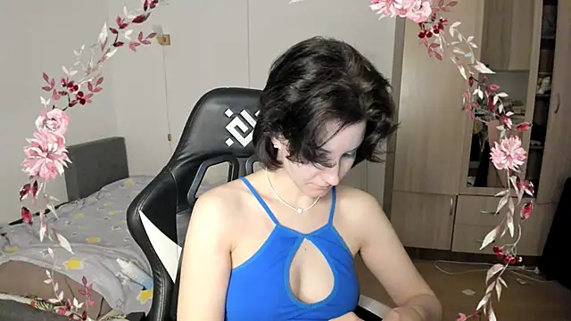 Snapshot of Bridget_fitness chatting on 03/12/25, 04:35 Bridget fitness online show from 03/12/25, 04:35