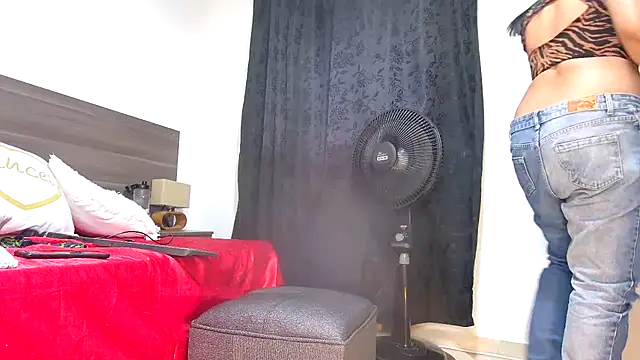 Snapshot of Mila_cams1_ chatting on 09/11/25, 04:01 Mila cams1 online show from 09/11/25, 04:01