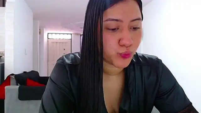 LuciaTomson online show from 05/21/26, 04:04