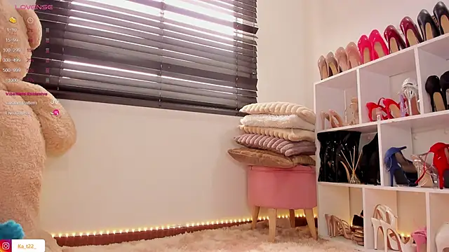kariina  22 online show from 06/14/26, 04:41