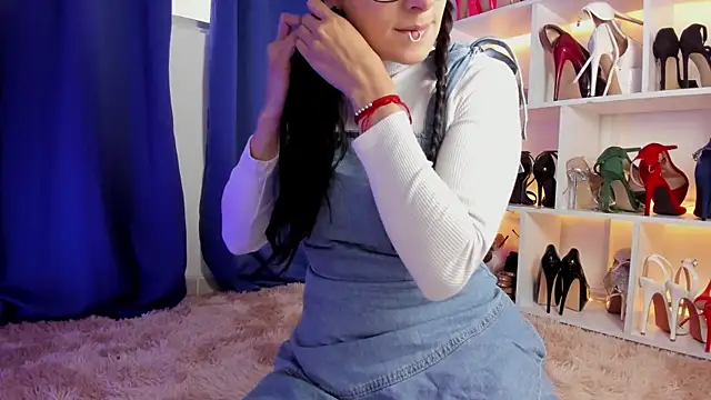 kariina  22 online show from 07/13/26, 10:42
