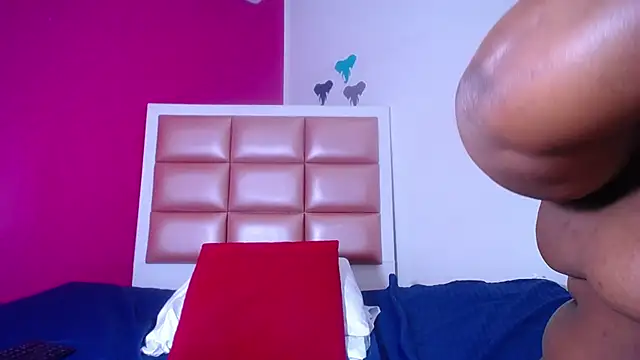 Snapshot of ebonny_suggarmommy1 chatting on 10/21/25, 03:39 ebonny suggarmommy1 online show from 10/21/25, 03:39