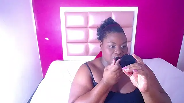 Snapshot of ebonny_suggarmommy1 chatting on 11/22/25, 03:27 ebonny suggarmommy1 online show from 11/22/25, 03:27