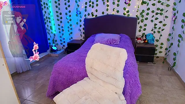 Snapshot of hazel_lee_ross chatting on 12/07/24, 02:52 hazel lee ross online show from 12/07/24, 02:52