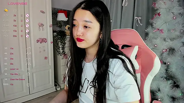 FreyaRaya online show from 12/18/25, 02:05