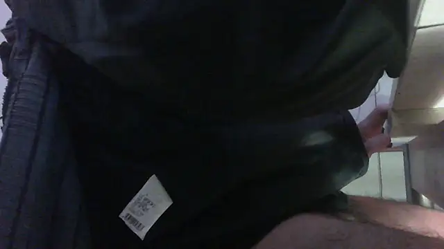 Snapshot of thekeys chatting on 12/21/25, 09:33 thekeys online show from 12/21/25, 09:33