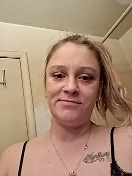 jgodbout2011 online show from 04/08/26, 05:31