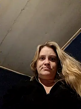 jgodbout2011 online show from 04/28/26, 05:12