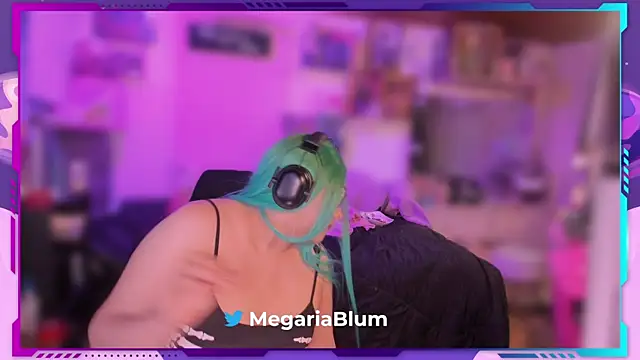 Snapshot of MegariaB chatting on 11/28/25, 04:23 MegariaB online show from 11/28/25, 04:23