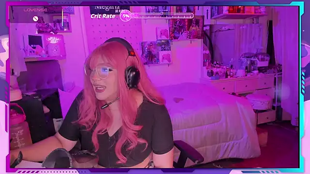 Snapshot of MegariaB chatting on 10/29/25, 04:11 MegariaB online show from 10/29/25, 04:11