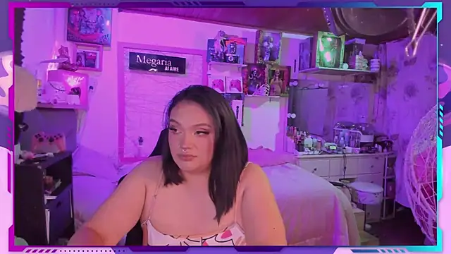 Snapshot of MegariaB chatting on 09/25/25, 04:18 MegariaB online show from 09/25/25, 04:18