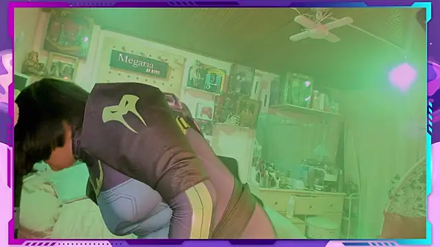 Snapshot of MegariaB chatting on 11/01/25, 04:08 MegariaB online show from 11/01/25, 04:08