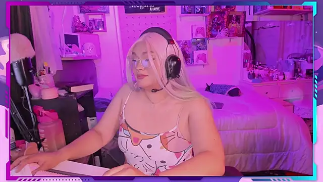 Snapshot of MegariaB chatting on 10/28/25, 03:51 MegariaB online show from 10/28/25, 03:51