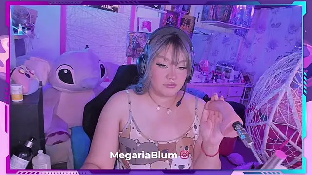 Snapshot of MegariaB chatting on 03/21/25, 04:49 MegariaB online show from 03/21/25, 04:49