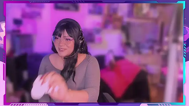 Snapshot of MegariaB chatting on 11/21/25, 04:22 MegariaB online show from 11/21/25, 04:22