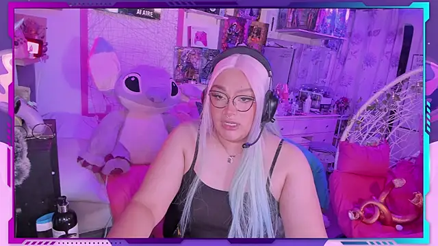 Snapshot of MegariaB chatting on 03/11/25, 04:51 MegariaB online show from 03/11/25, 04:51