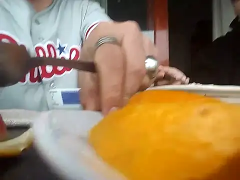 Snapshot of Dracomf chatting on 11/06/25, 09:52 Dracomf online show from 11/06/25, 09:52