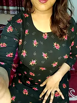 Snapshot of Dayna-36 chatting on 09/25/25, 03:29 Dayna-36 online show from 09/25/25, 03:29