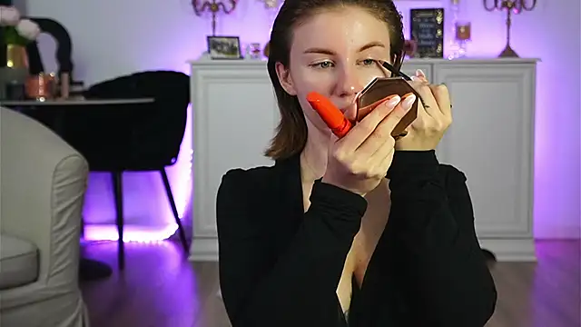 ivyleague  online show from 11/01/25, 03:35