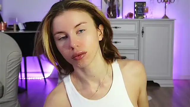 ivyleague  online show from 10/28/25, 05:18