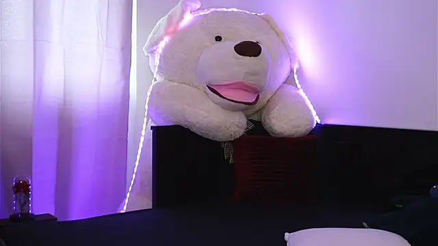 ivyleague  online show from 04/21/26, 03:40